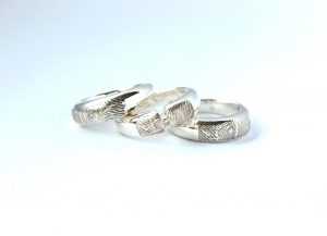Gedenkringen zilver met vingerafdruk en briljant Teuns Design goudsmid Wijchen