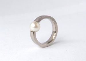 Parel ring witgoud Teuns Design goudsmid Wijchen