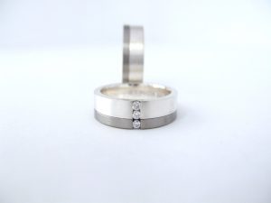 Trouwringen titanium band briljanten Teuns Design goudsmid Wijchen regio Nijmegen / Oss