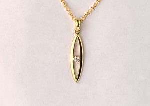 Twee worden één van trouwringen naar gouden hanger Teuns Design goudsmid Wijchen