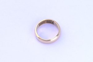 Vingerafdruk binnenkant gouden ring Goudsmid Wijchen Teuns Design