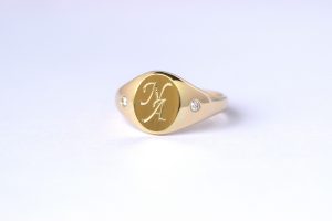 Gouden dames zegelring met diamanten Teuns Design goudsmid wijchen