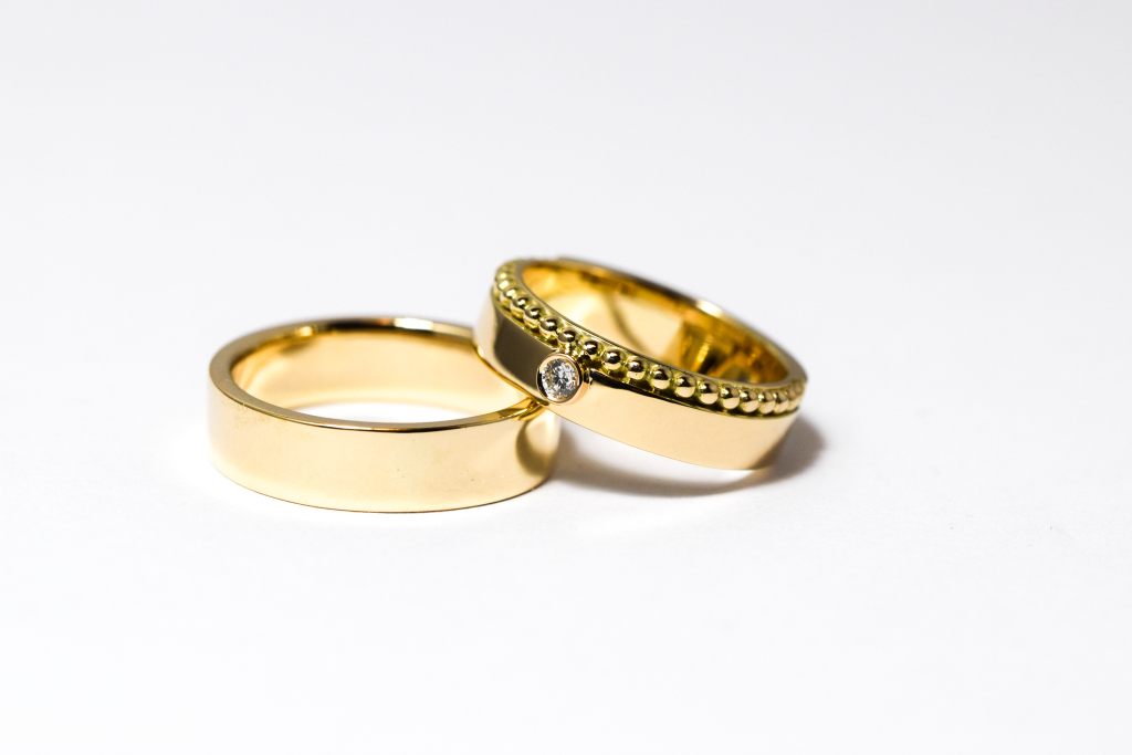 Teuns Design - geel-gouden-trouwringen-familiegoud-1024x683