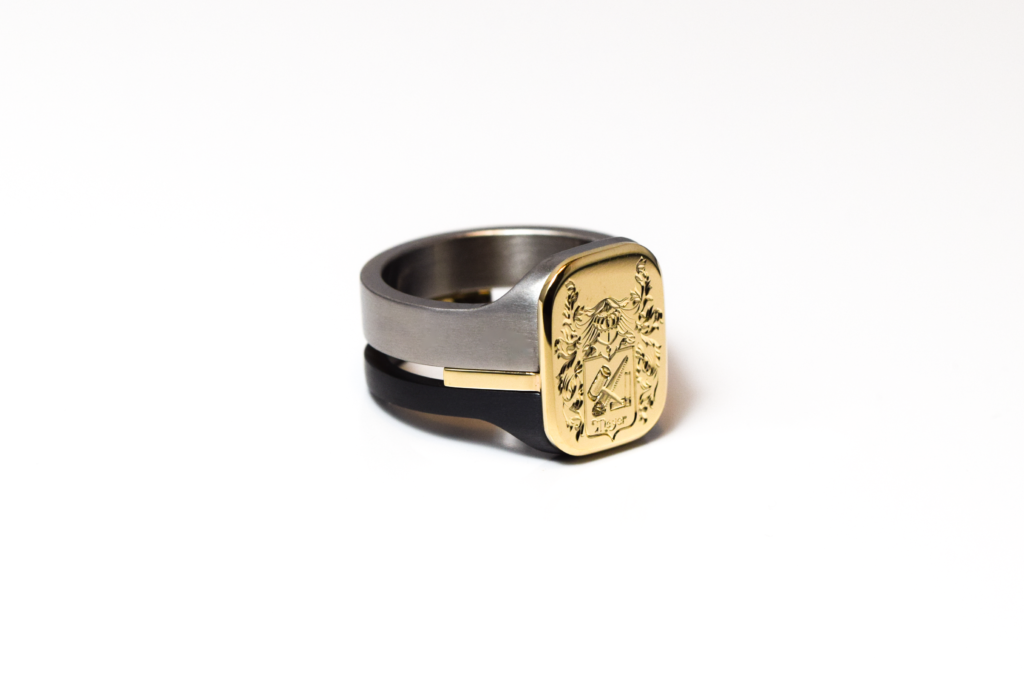 specialist in zirkonium titanium zegelring met gravure