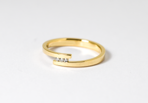 Gouden ring met stenen van oud goud Teuns Design goudsmid Wijchen